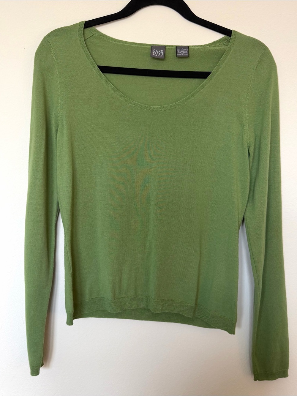 Saks Fifth Avenue Merino Wool Moss Green Fitted Sweater Size Medium